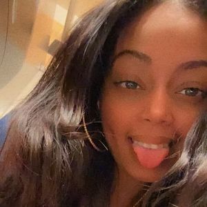 Meet your Posher, Aziza